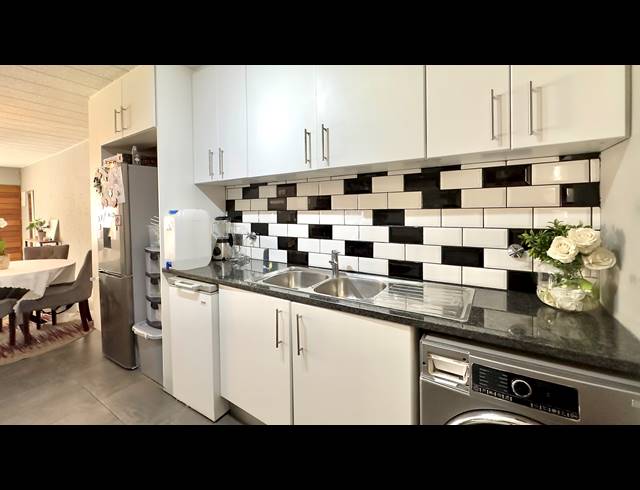 2 BEDROOM APARTMENT TO LET IN CRAIGHALL PARK